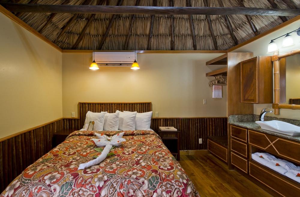 Ramons Village Resort ซานเปโดร ภายนอก รูปภาพ